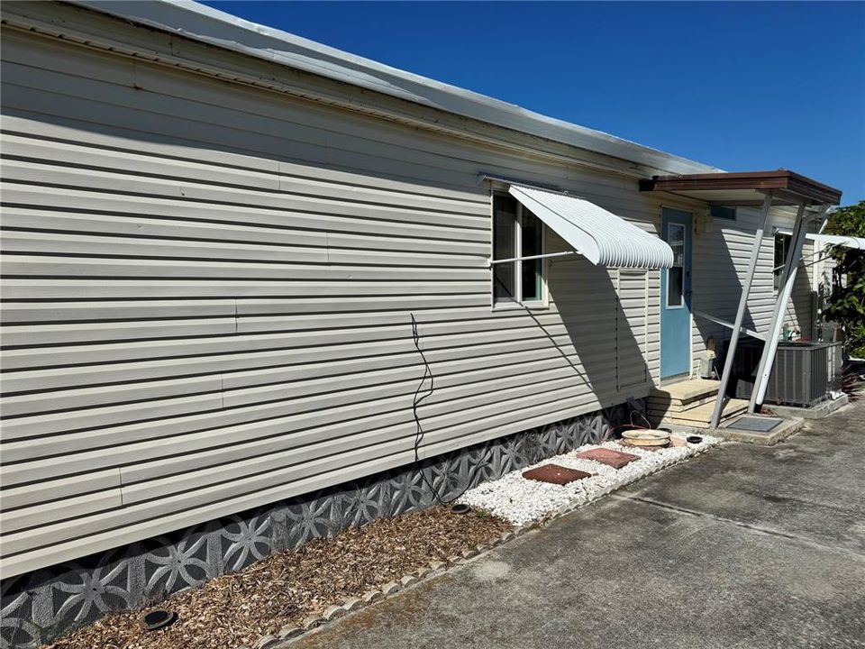 For Sale: $155,000 (2 beds, 2 baths, 1616 Square Feet)