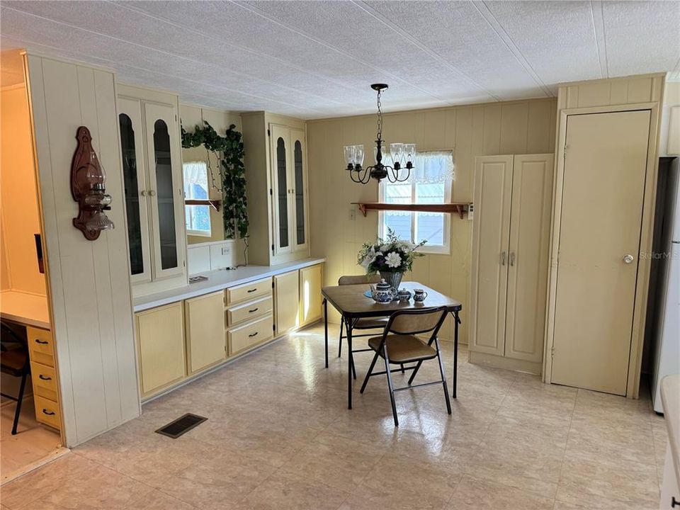 For Sale: $155,000 (2 beds, 2 baths, 1616 Square Feet)