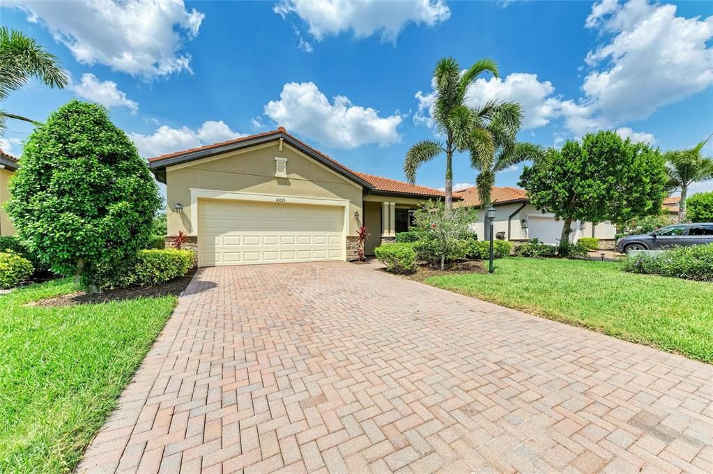 For Sale: $575,000 (3 beds, 3 baths, 1840 Square Feet)