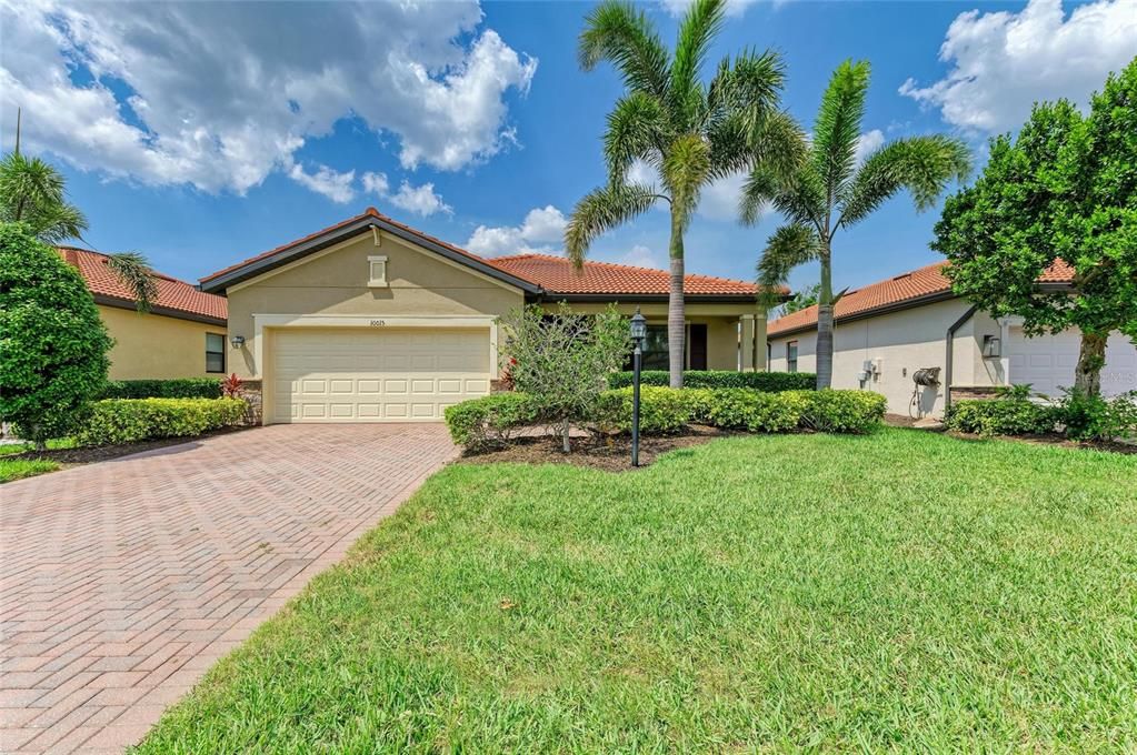 For Sale: $575,000 (3 beds, 3 baths, 1840 Square Feet)