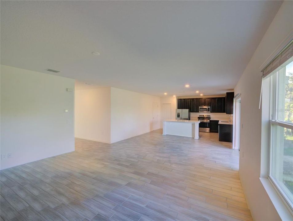 For Sale: $390,000 (4 beds, 2 baths, 2645 Square Feet)