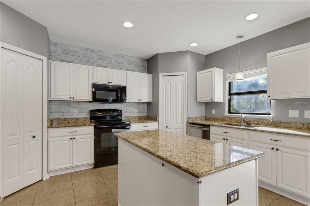 待售: $594,900 (4 贝兹, 2 浴室, 2988 平方英尺)