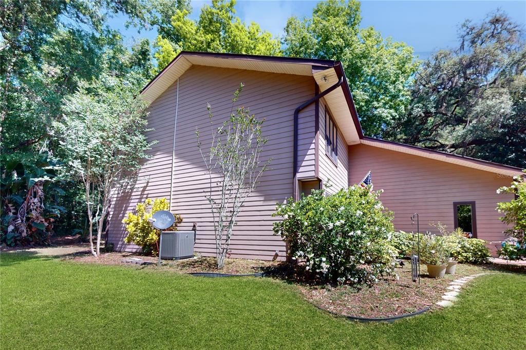 For Sale: $677,000 (3 beds, 2 baths, 2066 Square Feet)