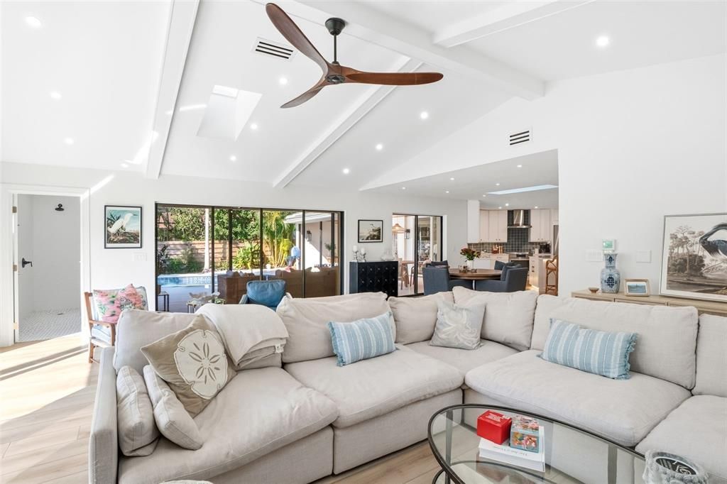 На продажу: $1,649,000 (3 спален, 3 ванн, 2708 Квадратных фут)