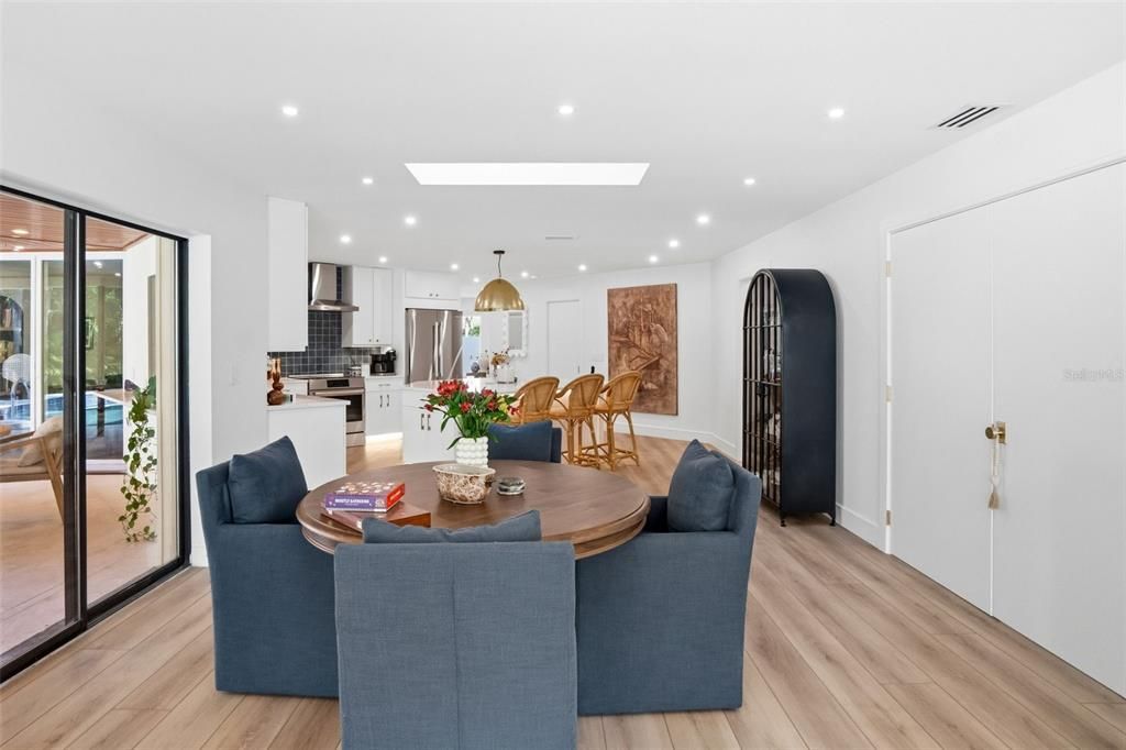 На продажу: $1,649,000 (3 спален, 3 ванн, 2708 Квадратных фут)