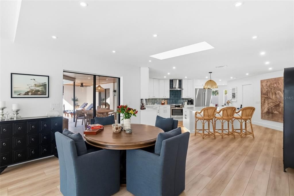 На продажу: $1,649,000 (3 спален, 3 ванн, 2708 Квадратных фут)