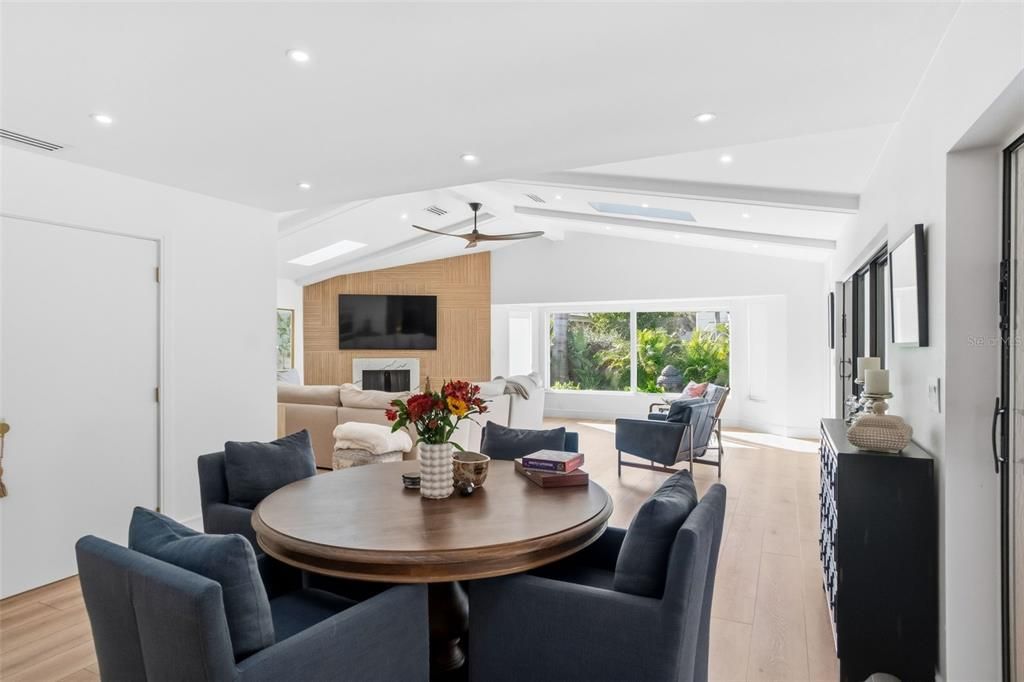 На продажу: $1,649,000 (3 спален, 3 ванн, 2708 Квадратных фут)