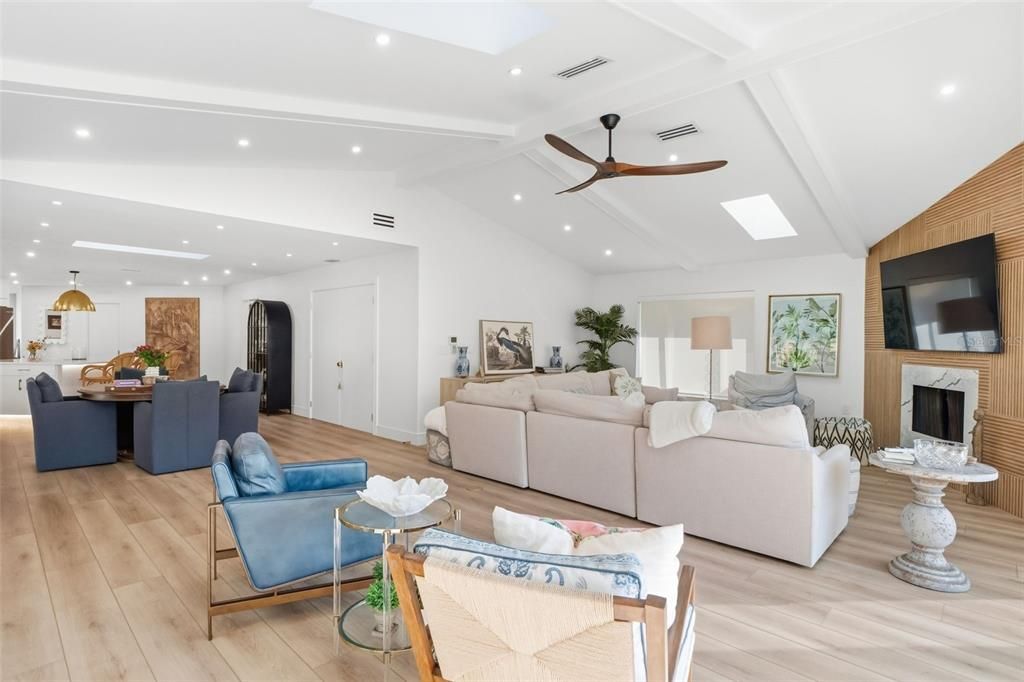 На продажу: $1,649,000 (3 спален, 3 ванн, 2708 Квадратных фут)