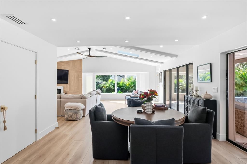 На продажу: $1,649,000 (3 спален, 3 ванн, 2708 Квадратных фут)