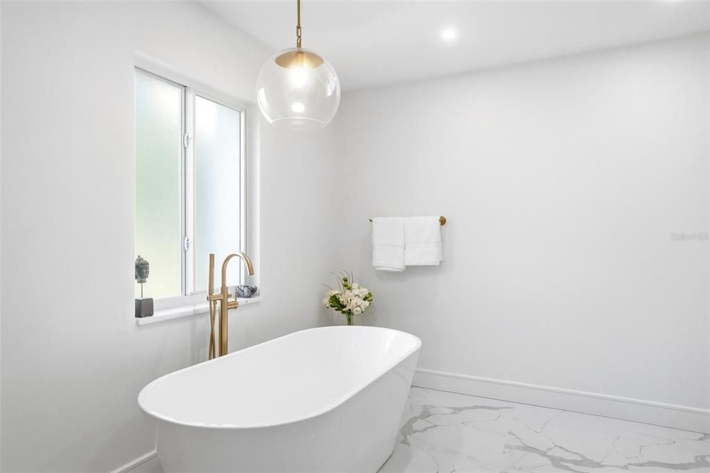 На продажу: $1,649,000 (3 спален, 3 ванн, 2708 Квадратных фут)