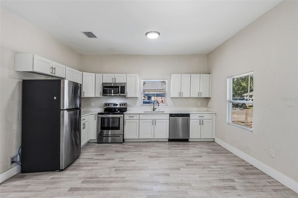 For Sale: $249,900 (3 beds, 1 baths, 858 Square Feet)