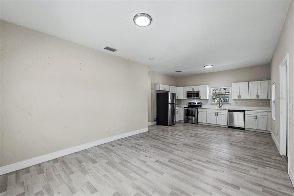 For Sale: $249,900 (3 beds, 1 baths, 858 Square Feet)