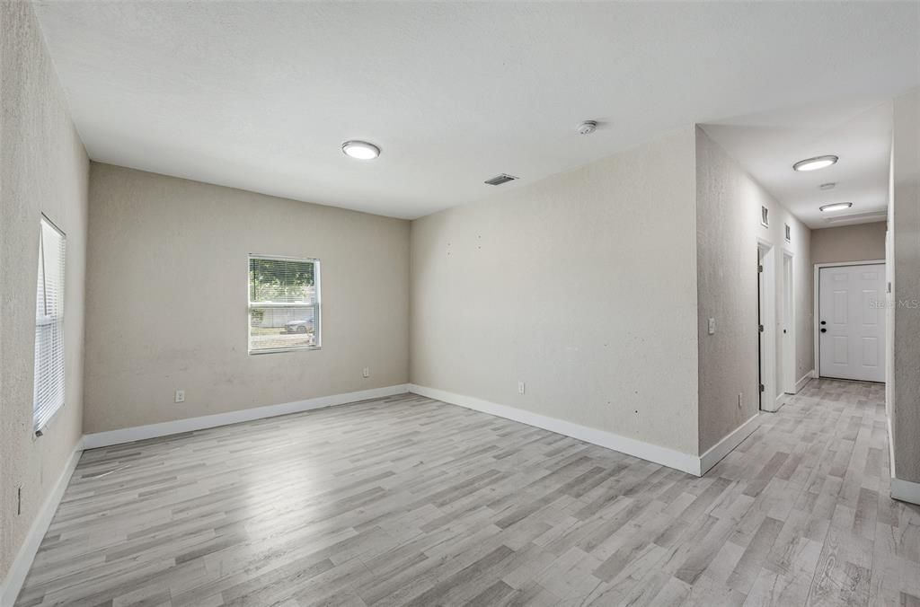 For Sale: $249,900 (3 beds, 1 baths, 858 Square Feet)