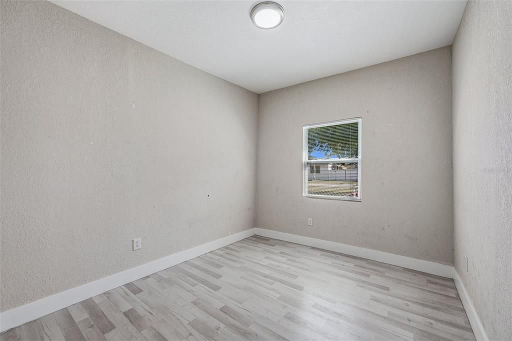 For Sale: $249,900 (3 beds, 1 baths, 858 Square Feet)