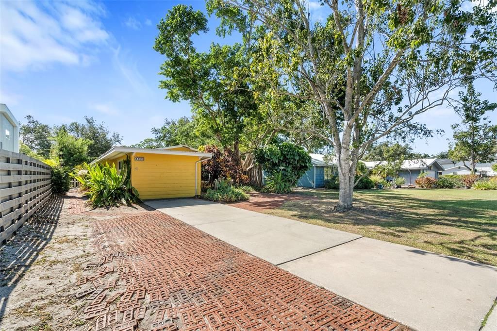 For Sale: $450,450 (2 beds, 1 baths, 1641 Square Feet)