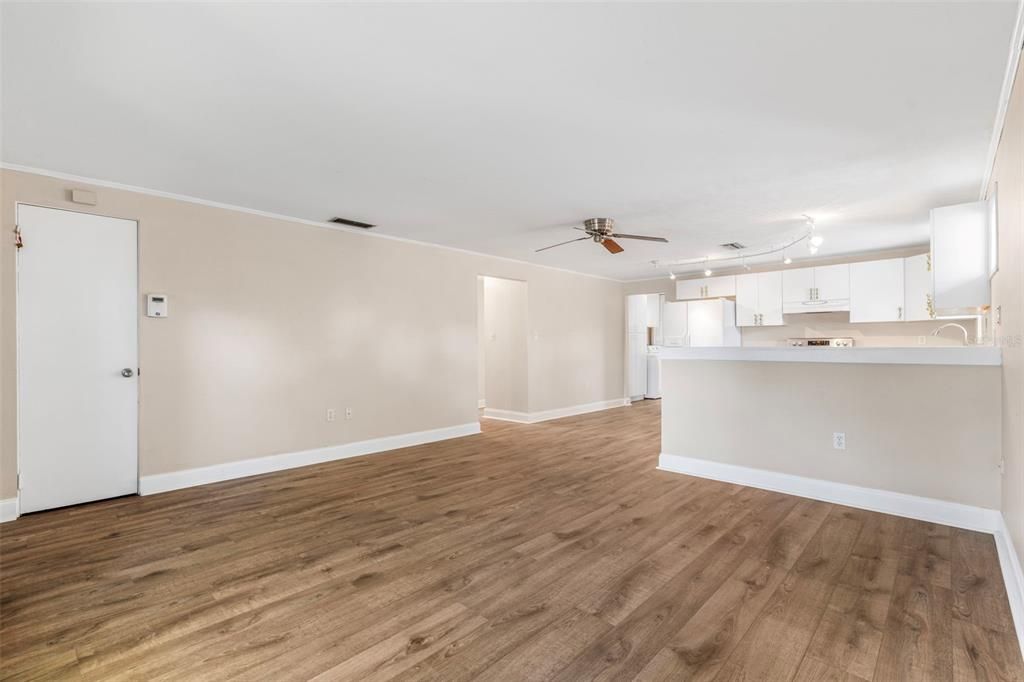 For Sale: $450,450 (2 beds, 1 baths, 1641 Square Feet)