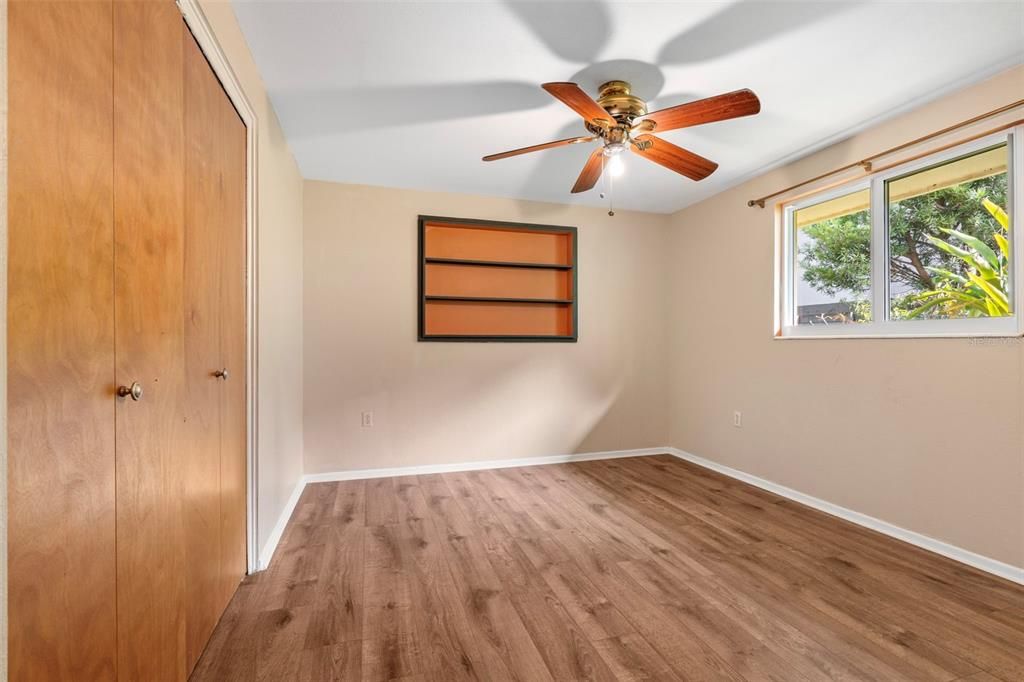 For Sale: $450,450 (2 beds, 1 baths, 1641 Square Feet)