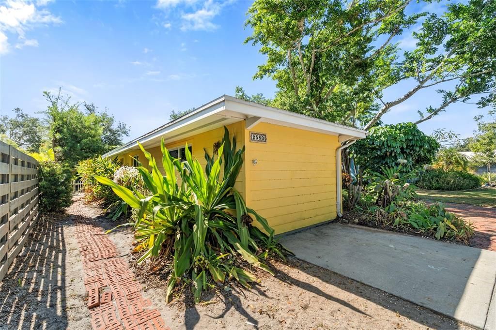 For Sale: $450,450 (2 beds, 1 baths, 1641 Square Feet)