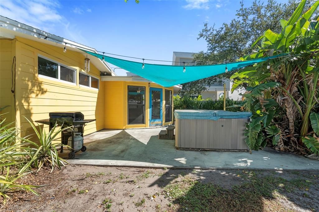 For Sale: $450,450 (2 beds, 1 baths, 1641 Square Feet)