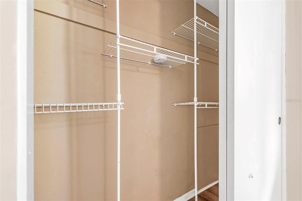 For Sale: $450,450 (2 beds, 1 baths, 1641 Square Feet)