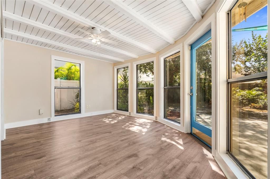 For Sale: $450,450 (2 beds, 1 baths, 1641 Square Feet)