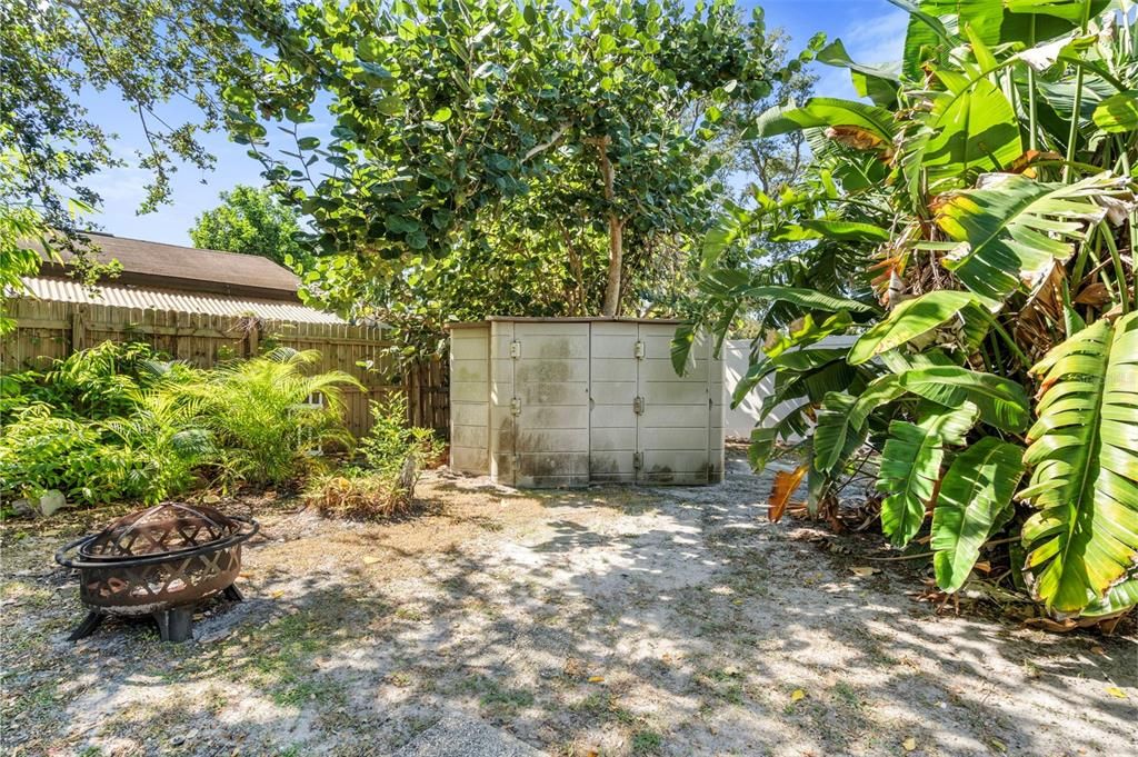 For Sale: $450,450 (2 beds, 1 baths, 1641 Square Feet)