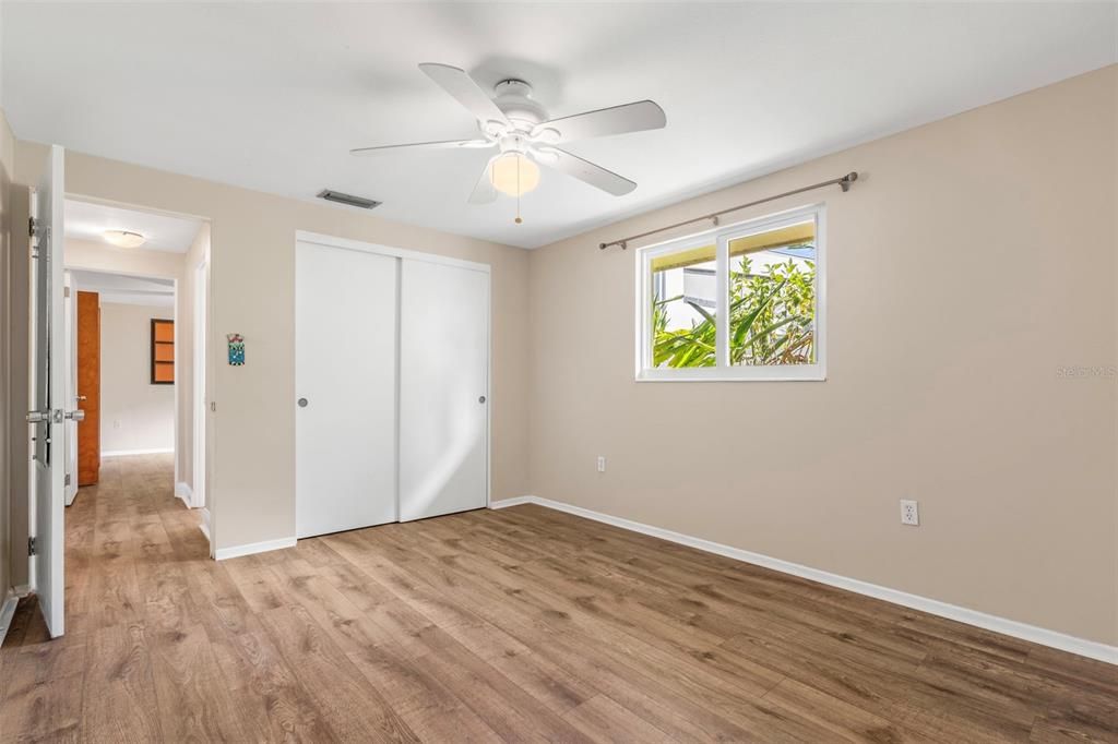 For Sale: $450,450 (2 beds, 1 baths, 1641 Square Feet)