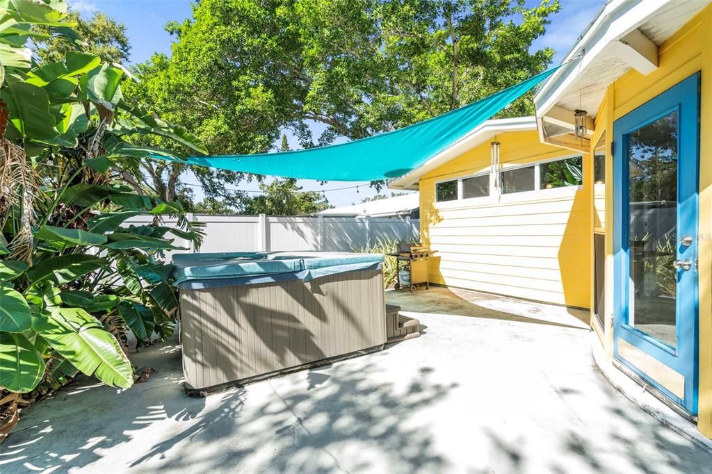 For Sale: $450,450 (2 beds, 1 baths, 1641 Square Feet)