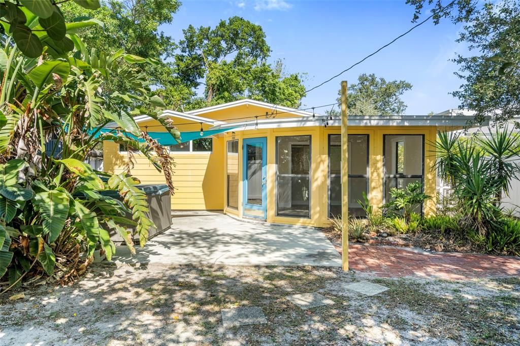 For Sale: $450,450 (2 beds, 1 baths, 1641 Square Feet)