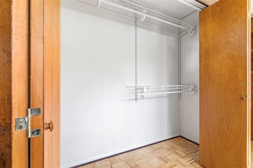 For Sale: $450,450 (2 beds, 1 baths, 1641 Square Feet)