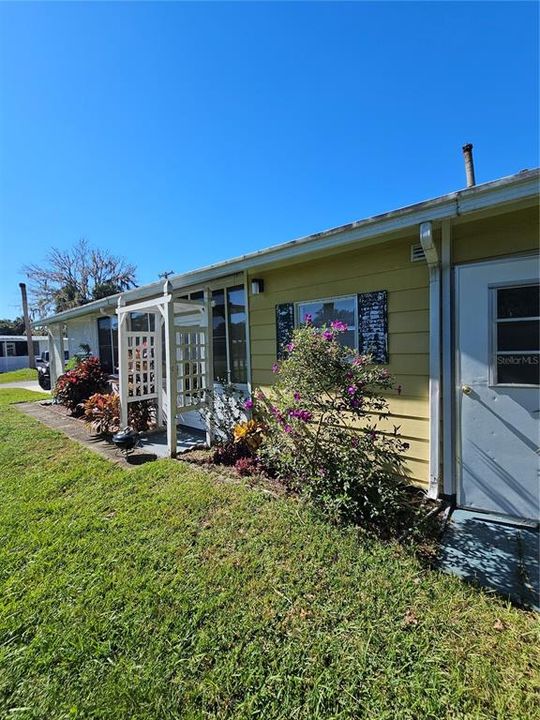 For Sale: $159,900 (2 beds, 3 baths, 1152 Square Feet)