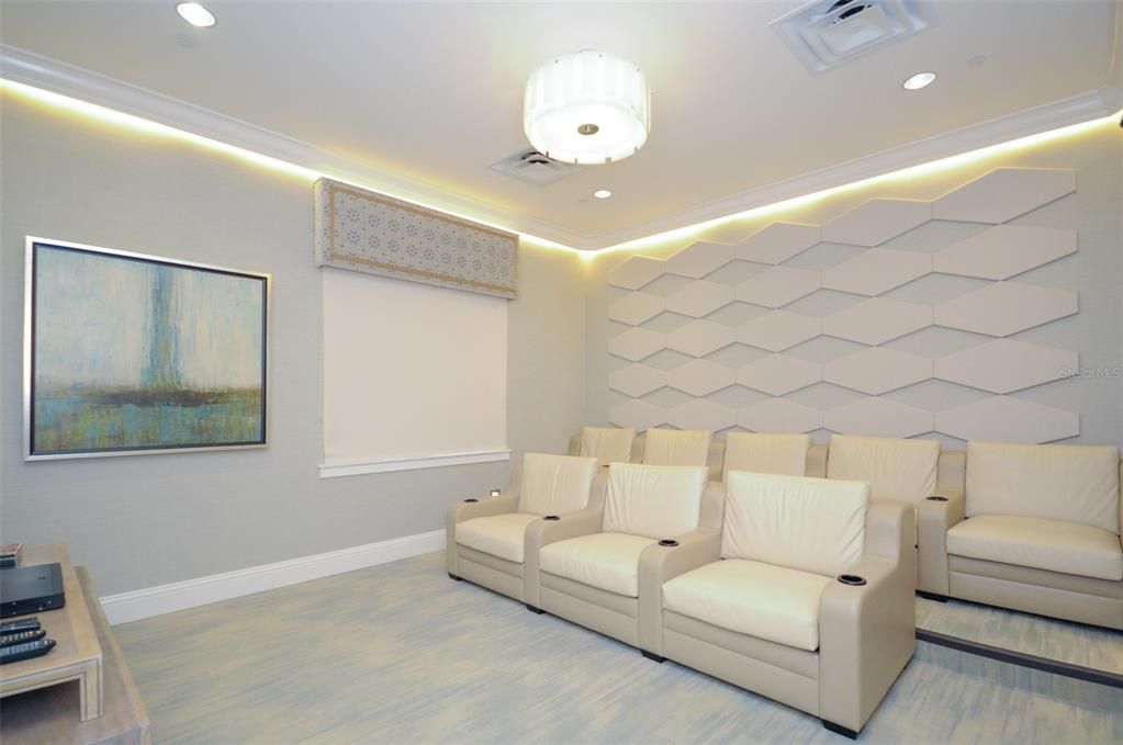 Activo con contrato: $824,900 (5 camas, 4 baños, 3381 Pies cuadrados)