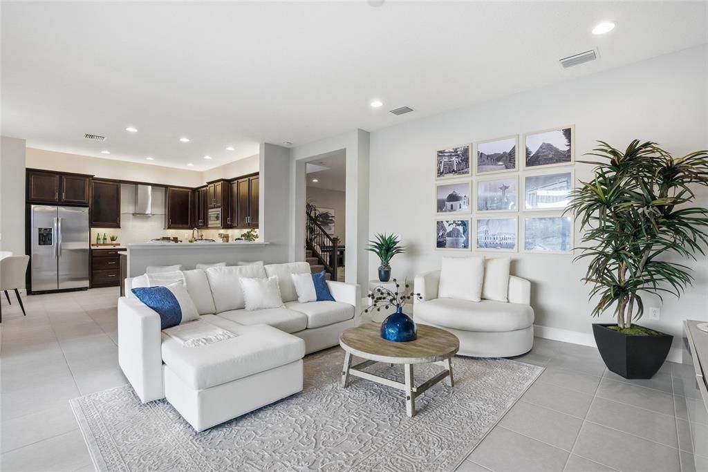 Activo con contrato: $824,900 (5 camas, 4 baños, 3381 Pies cuadrados)