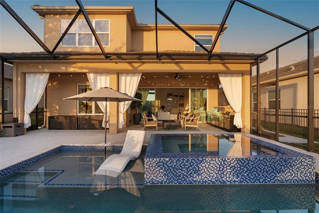 Activo con contrato: $824,900 (5 camas, 4 baños, 3381 Pies cuadrados)