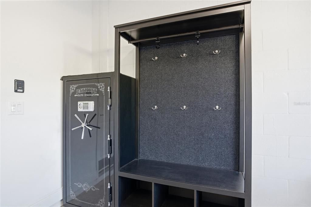 Activo con contrato: $824,900 (5 camas, 4 baños, 3381 Pies cuadrados)