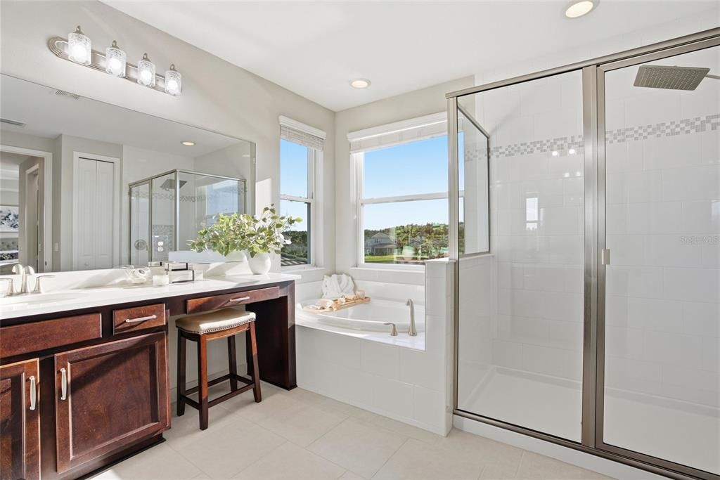 Activo con contrato: $824,900 (5 camas, 4 baños, 3381 Pies cuadrados)