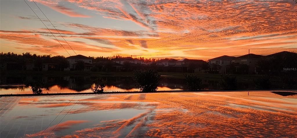 Activo con contrato: $824,900 (5 camas, 4 baños, 3381 Pies cuadrados)