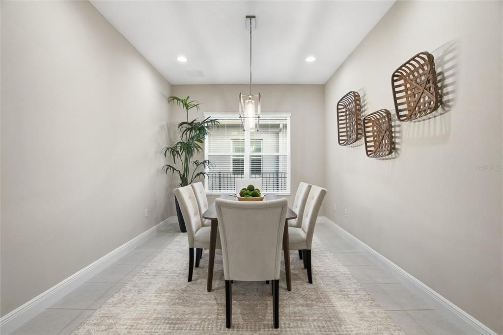 Activo con contrato: $824,900 (5 camas, 4 baños, 3381 Pies cuadrados)