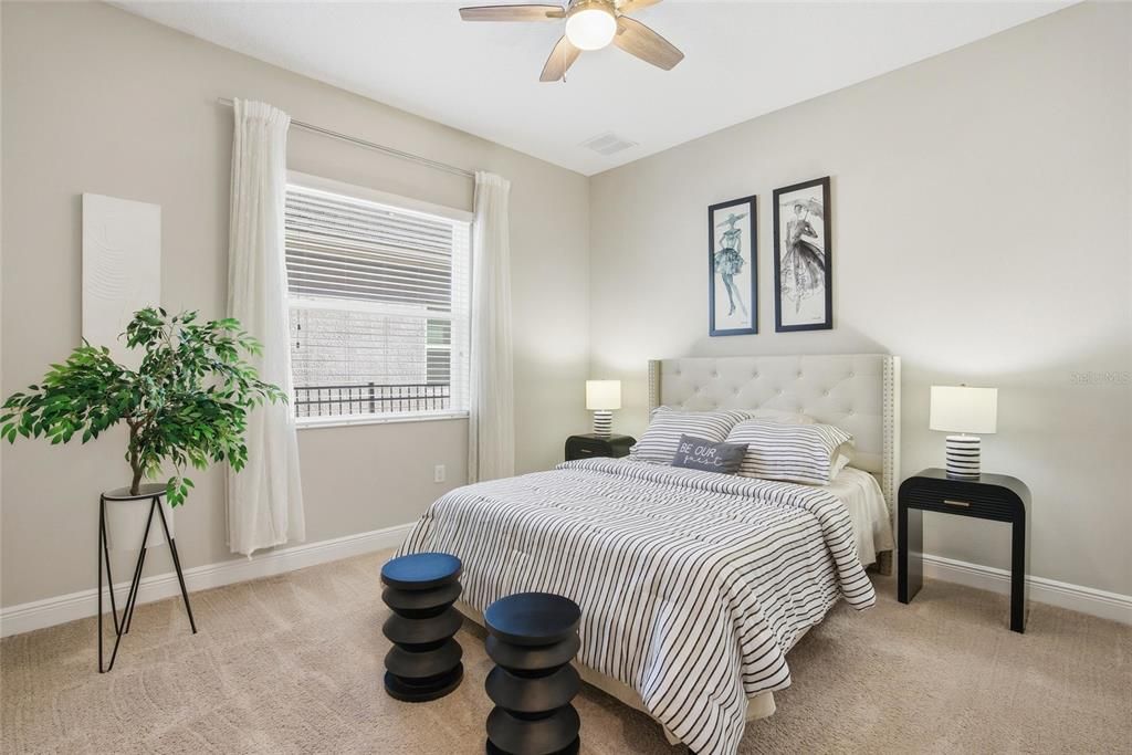 Activo con contrato: $824,900 (5 camas, 4 baños, 3381 Pies cuadrados)