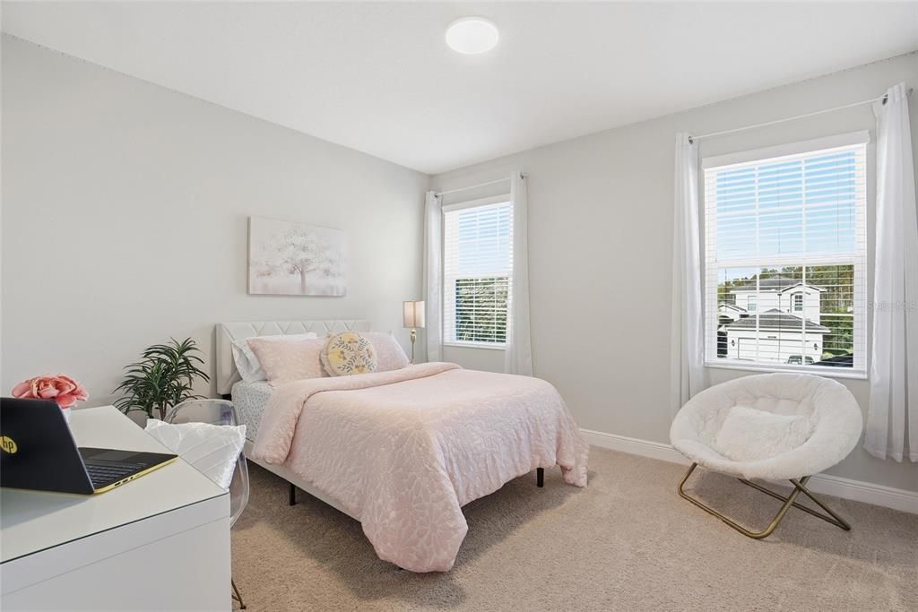 Activo con contrato: $824,900 (5 camas, 4 baños, 3381 Pies cuadrados)