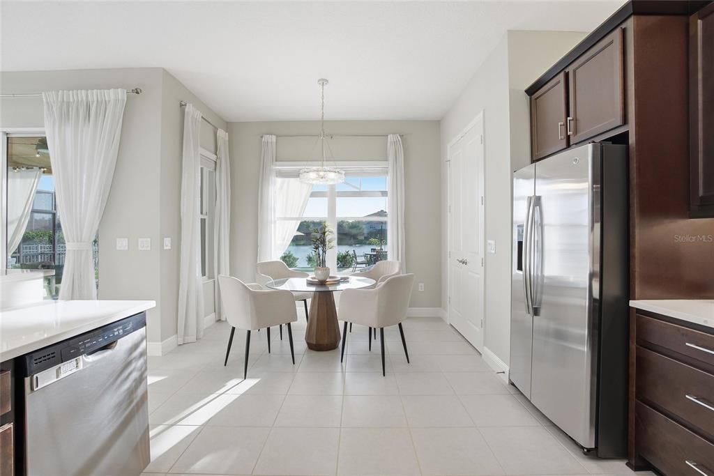 Activo con contrato: $824,900 (5 camas, 4 baños, 3381 Pies cuadrados)