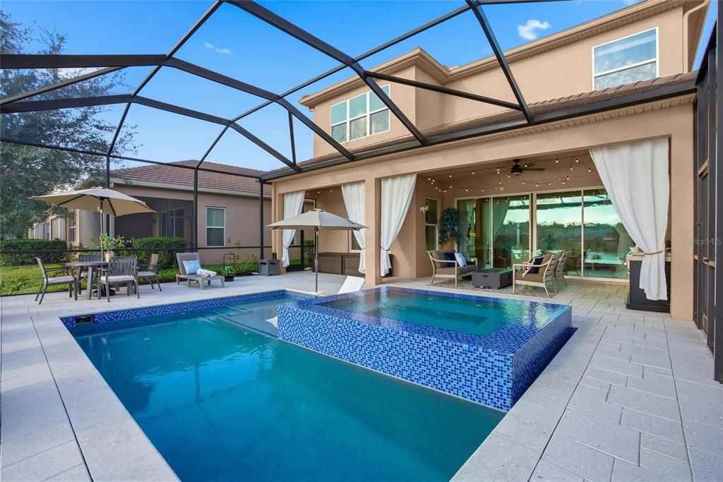 Activo con contrato: $824,900 (5 camas, 4 baños, 3381 Pies cuadrados)