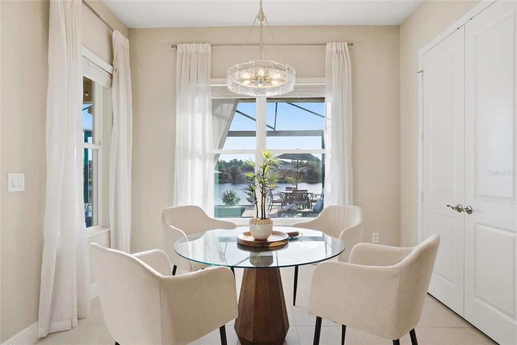 Activo con contrato: $824,900 (5 camas, 4 baños, 3381 Pies cuadrados)