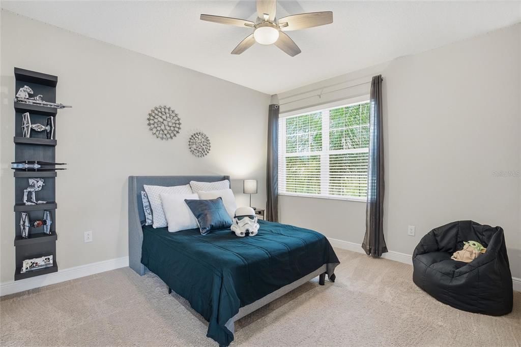 Activo con contrato: $824,900 (5 camas, 4 baños, 3381 Pies cuadrados)