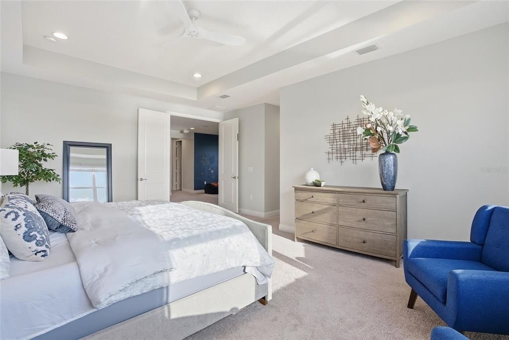 Activo con contrato: $824,900 (5 camas, 4 baños, 3381 Pies cuadrados)