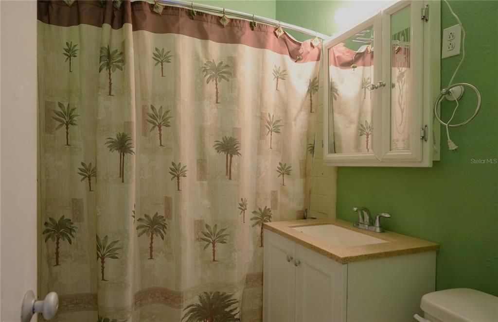 待售: $190,000 (2 贝兹, 1 浴室, 1327 平方英尺)