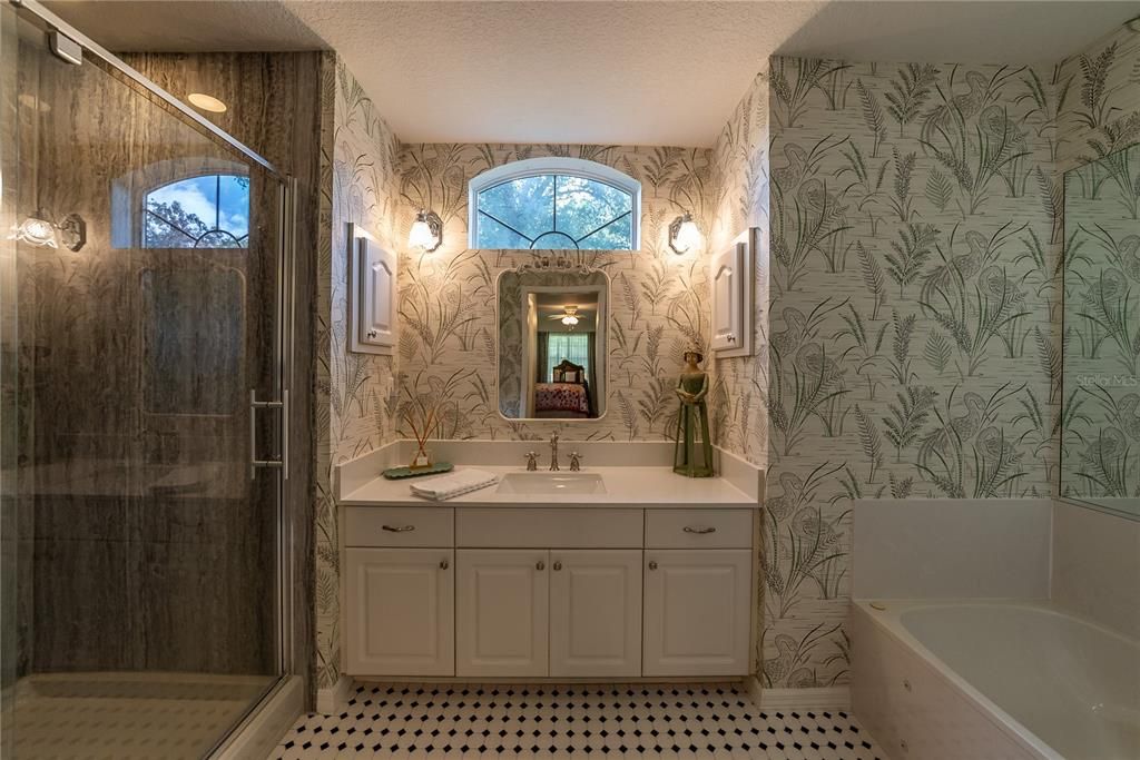 合同活跃: $339,999 (3 贝兹, 2 浴室, 1973 平方英尺)