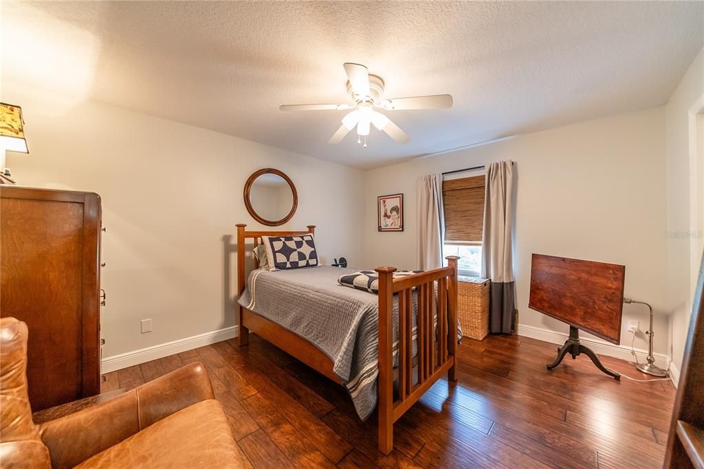 合同活跃: $339,999 (3 贝兹, 2 浴室, 1973 平方英尺)