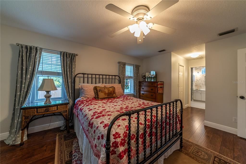 合同活跃: $339,999 (3 贝兹, 2 浴室, 1973 平方英尺)