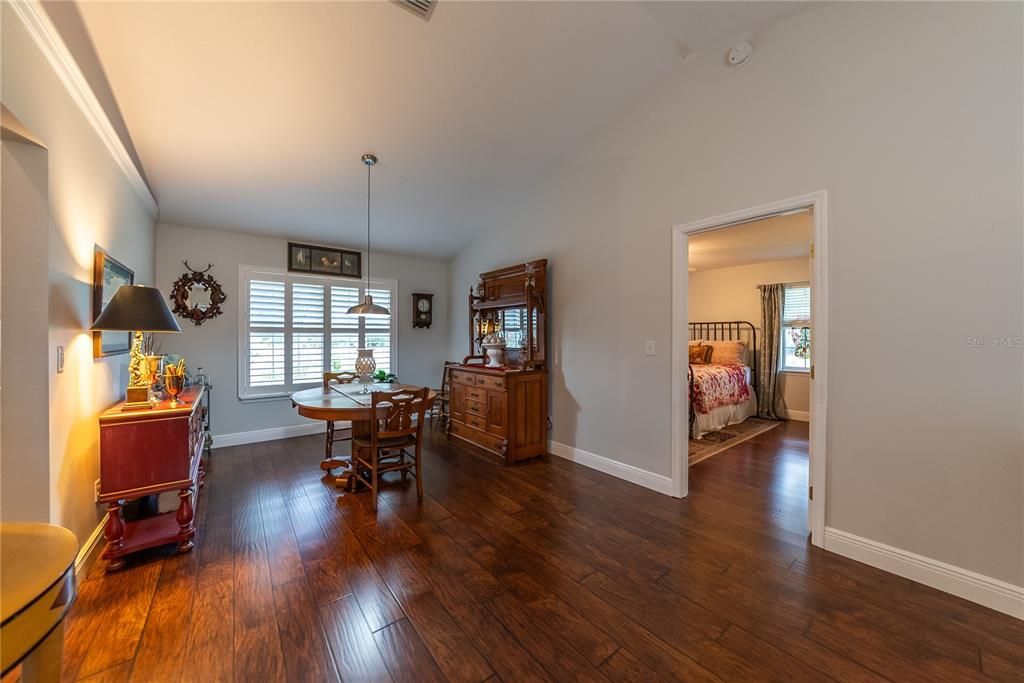 合同活跃: $339,999 (3 贝兹, 2 浴室, 1973 平方英尺)